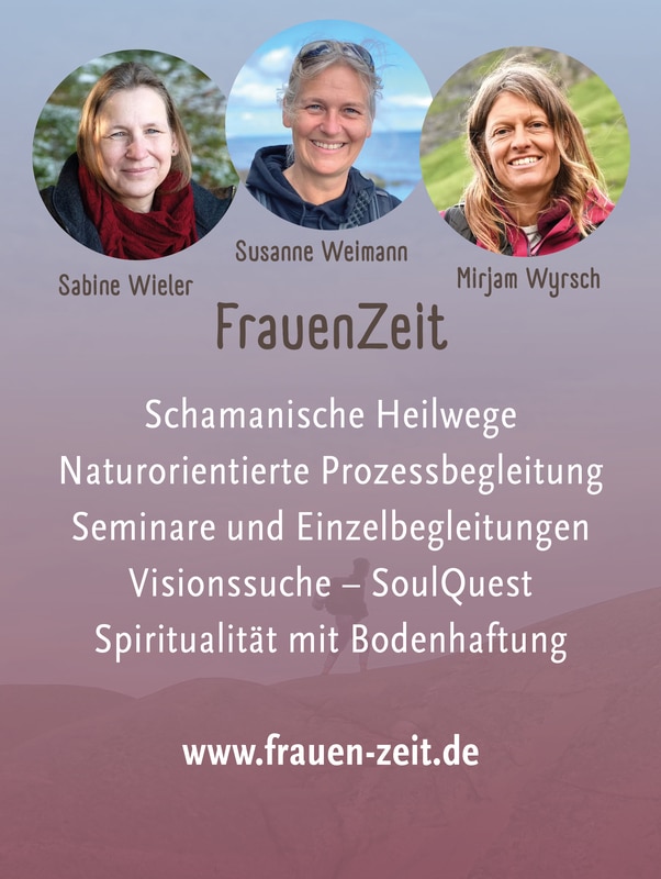 Drei Frauen sind über einem Text abgebildet, der schamanisches Heilen, naturbasiertes Coaching, Seminare und spirituelle Beratungsdienste beschreibt, mit einem Link zu einer Website am unteren Rand.