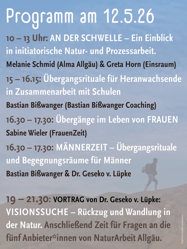 Veranstaltungsplan für den 12. Mai 2026 mit Workshops und Vorträgen über Übergangsriten, Naturprozesse und Visionssuche, mit Namen der Redner und Sitzungszeiten.